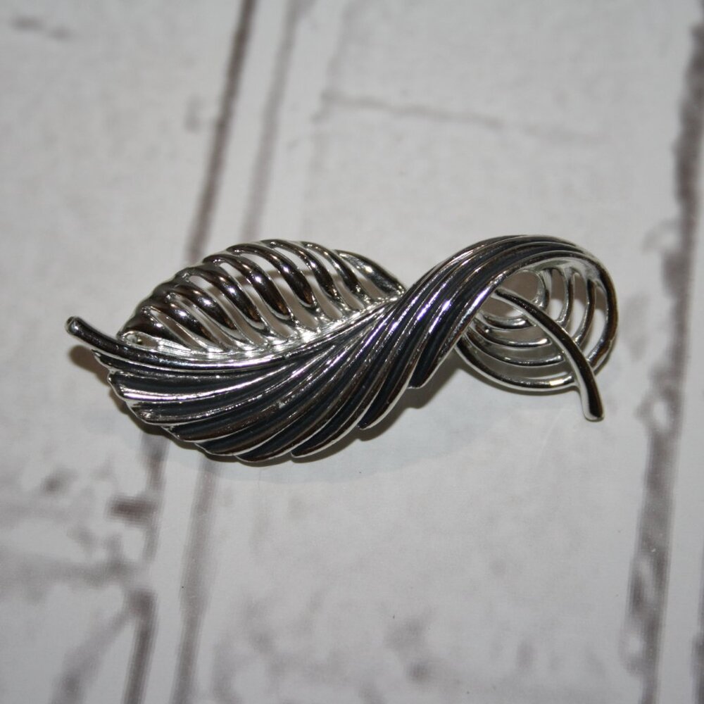 🍃 Vintage Silver Curled Leaf Brooch · 2.5"